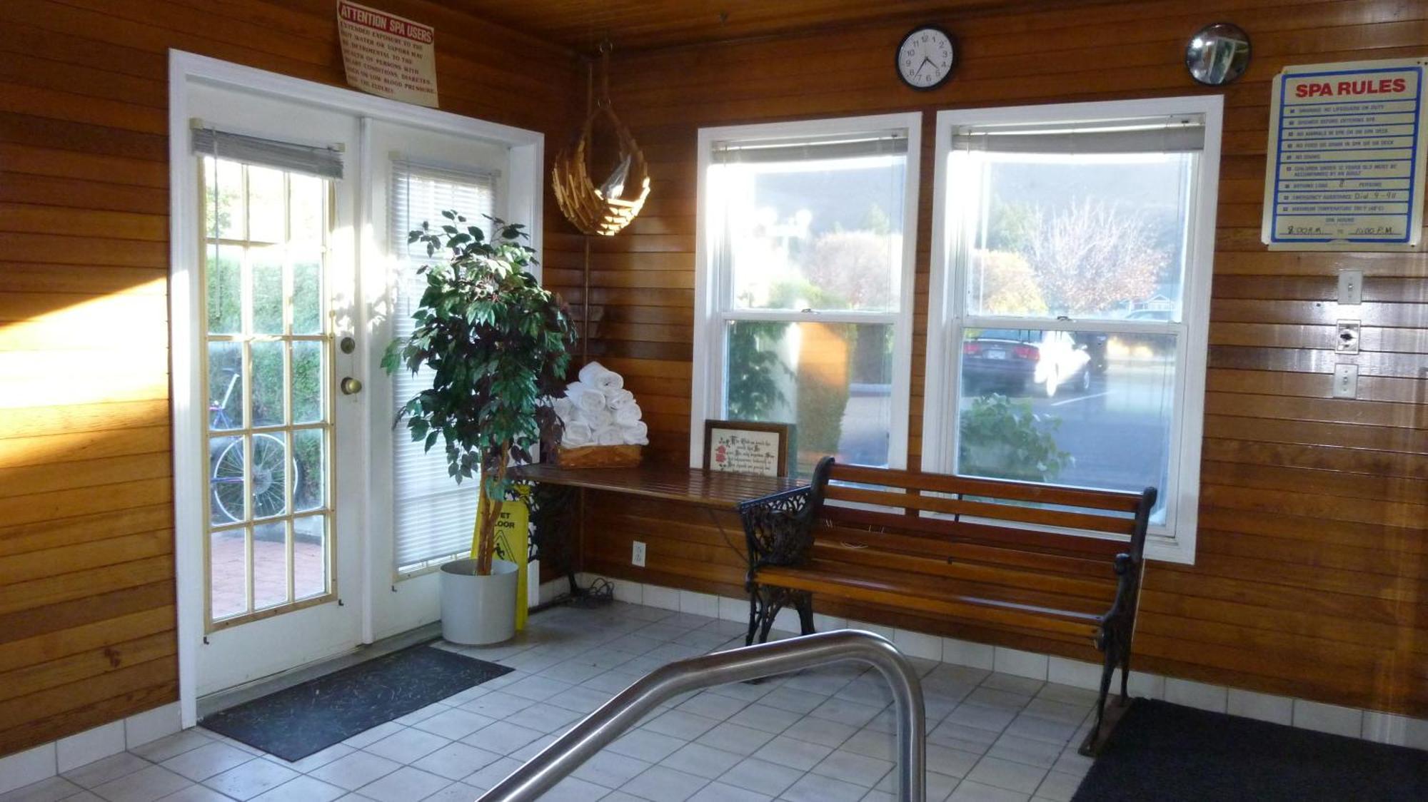 The Ranchland Inn Kamloops Exterior photo