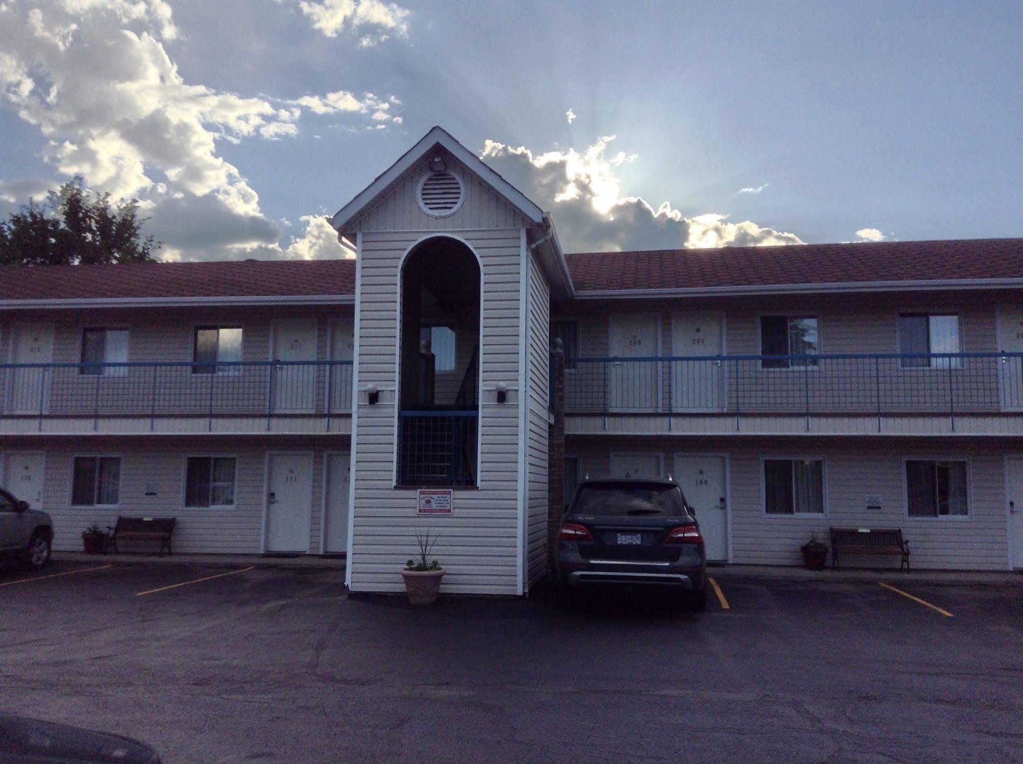 The Ranchland Inn Kamloops Exterior photo